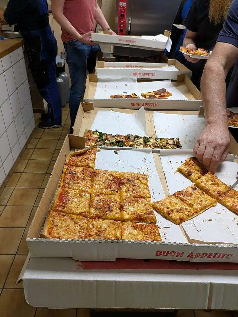 Erfolgreicher Erstmusterauftrag – gemeinsamer Erfolg, gemeinsamer Genuss 🍕 2 pxl 20251104 110739561