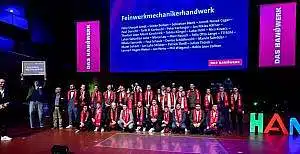 Bild aller Feinwerkmechanikermeister bei der Meisterfeier 2026 Handwerkskammer Frankfurt Rhein Main