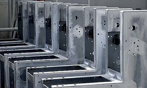 Baugruppe von mehreren Bauteilen hintereinander aufgestellt